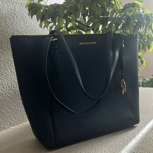 Navy blue Michael Kors Ciara tote. In good condition.
